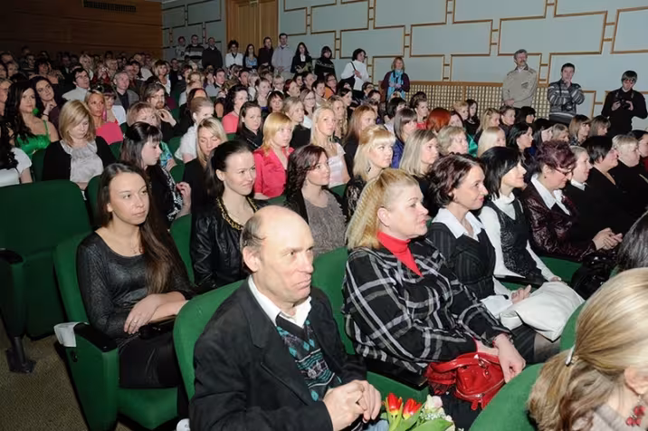 Esineja Anna Laura Perve