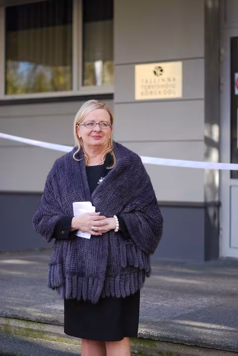 10. Rektor Ülle Ernits avab uue ilmega õppehoone