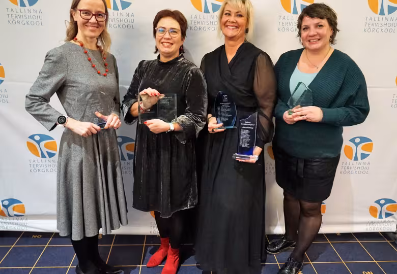 Tallinna Tervishoiu Kõrgkooli tänuüritusel anti välja 2022. aasta rändkarikad ja tunnustused